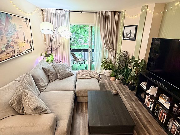 5th image of 3150 Lakeside Dr APT 306