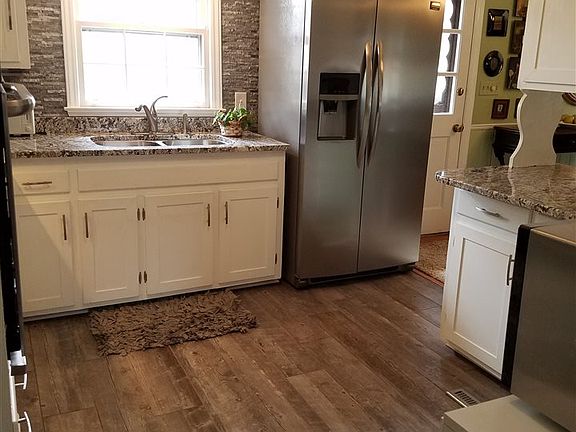 3rd image of 102 Roberta Dr