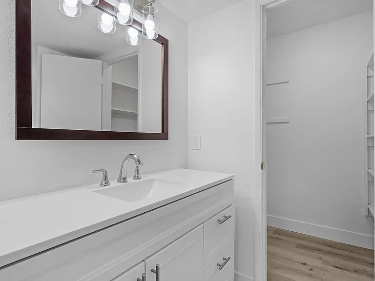 Arlington Apartments — Photo 15