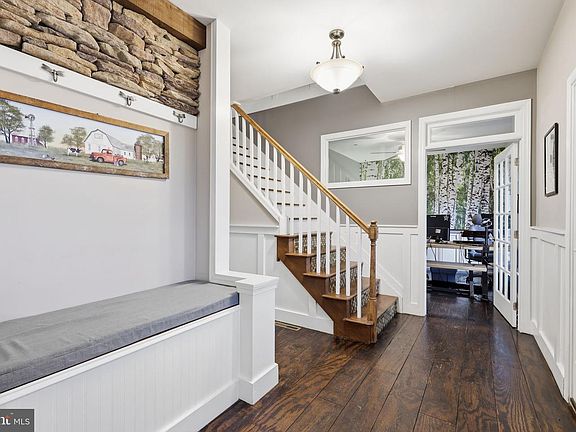 4th image of 3852 Dark Hollow Rd