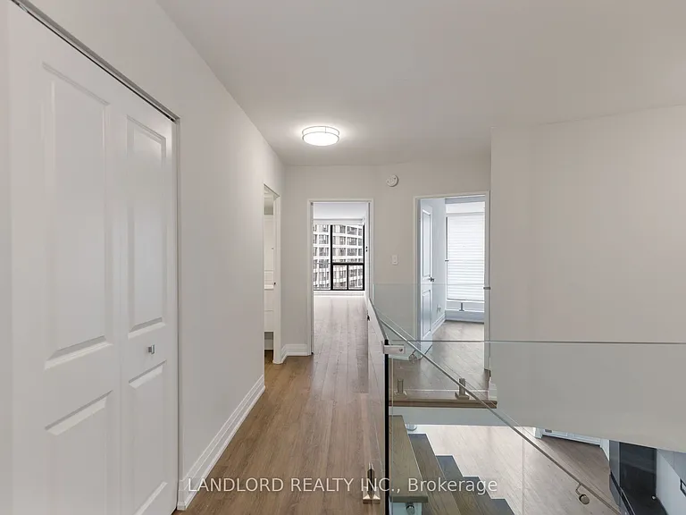 33 Harbour Sq #2208 — Photo 23