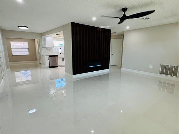 4th image of 11434 Scallop Dr