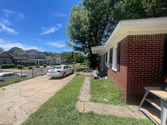 2nd image of 936 Stafford Ave