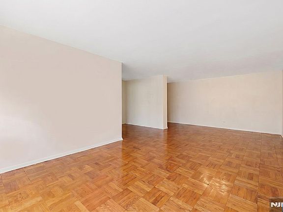5th image of 415 Claremont Ave #C001d
