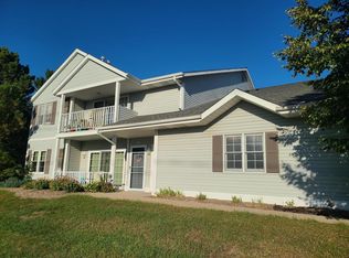 104 Bur Oak Ln, Grafton, WI 53024