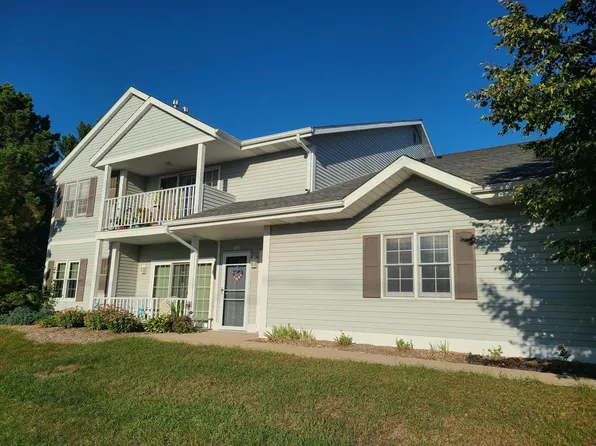 104 Bur Oak LANE #A, Grafton, WI 53024