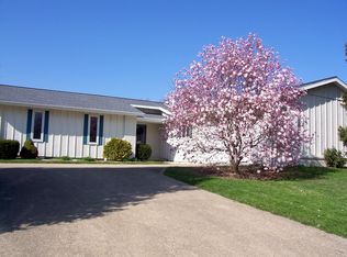 703 Teresa Dr, Charleston, IL 61920