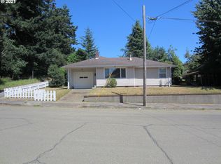 1515 Meade St, North Bend, OR 97459