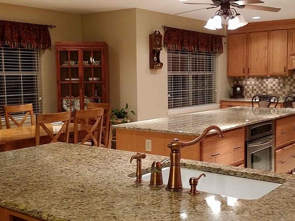 2nd image of 1484 Berkshire Dr
