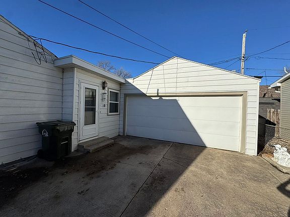 2nd image of 256 Avenue O W