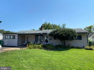 38 Spring Ln, Levittown, PA 19055