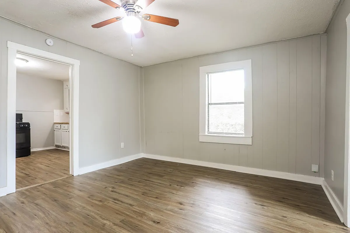912 Clifton St - 912 Clifton — Photo 4