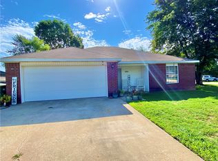 404 N Bonanza St, Centerton, AR 72719