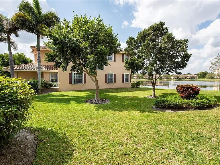 3371 Lakeside Dr #27 — Photo 3