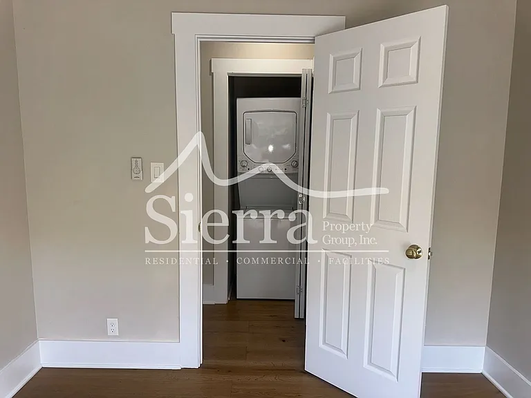 1323 Olive St #B — Photo 8