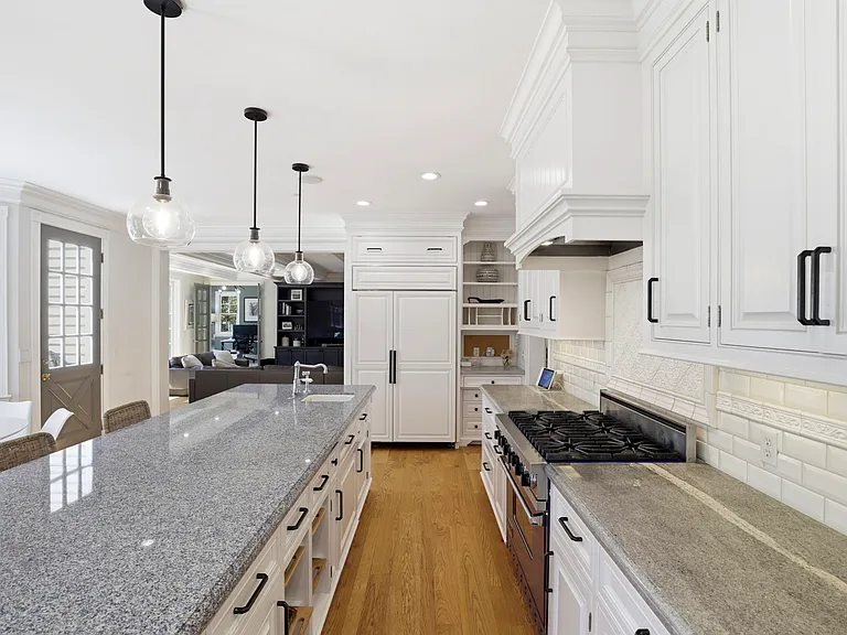 300 Sunkist Ln — Photo 12