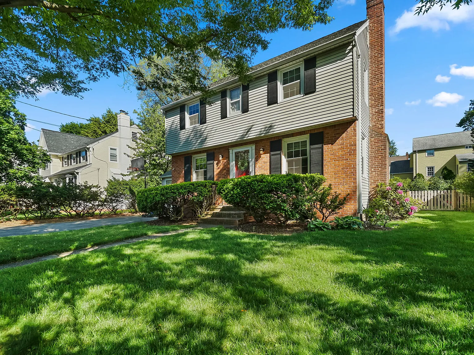 3 bed, 1.5 bath, 1652 sqft, $4,100 — Photo 2