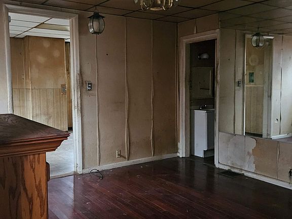 2nd image of 2757 Alexandria Ave