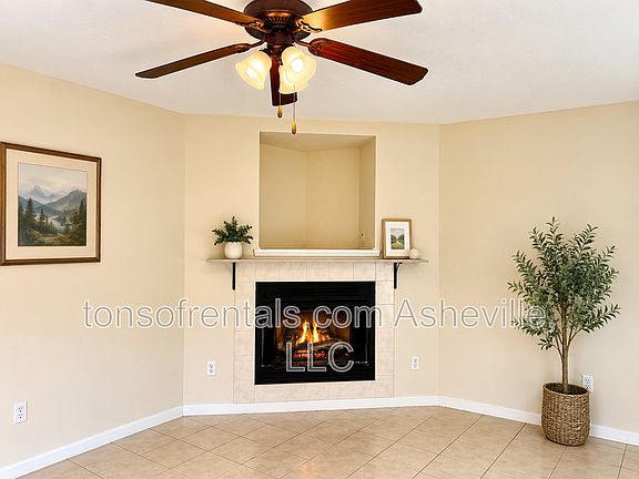 3rd image of 28 Rotunda Cir