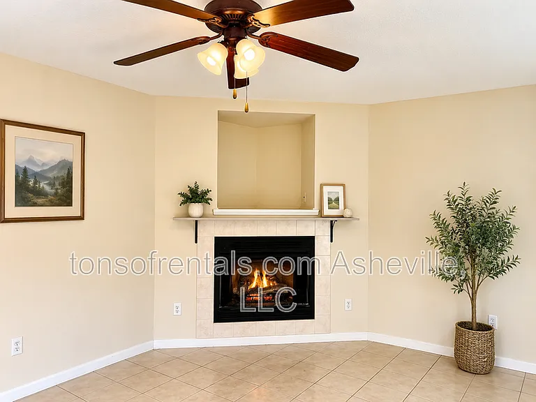 28 Rotunda Cir — Photo 3