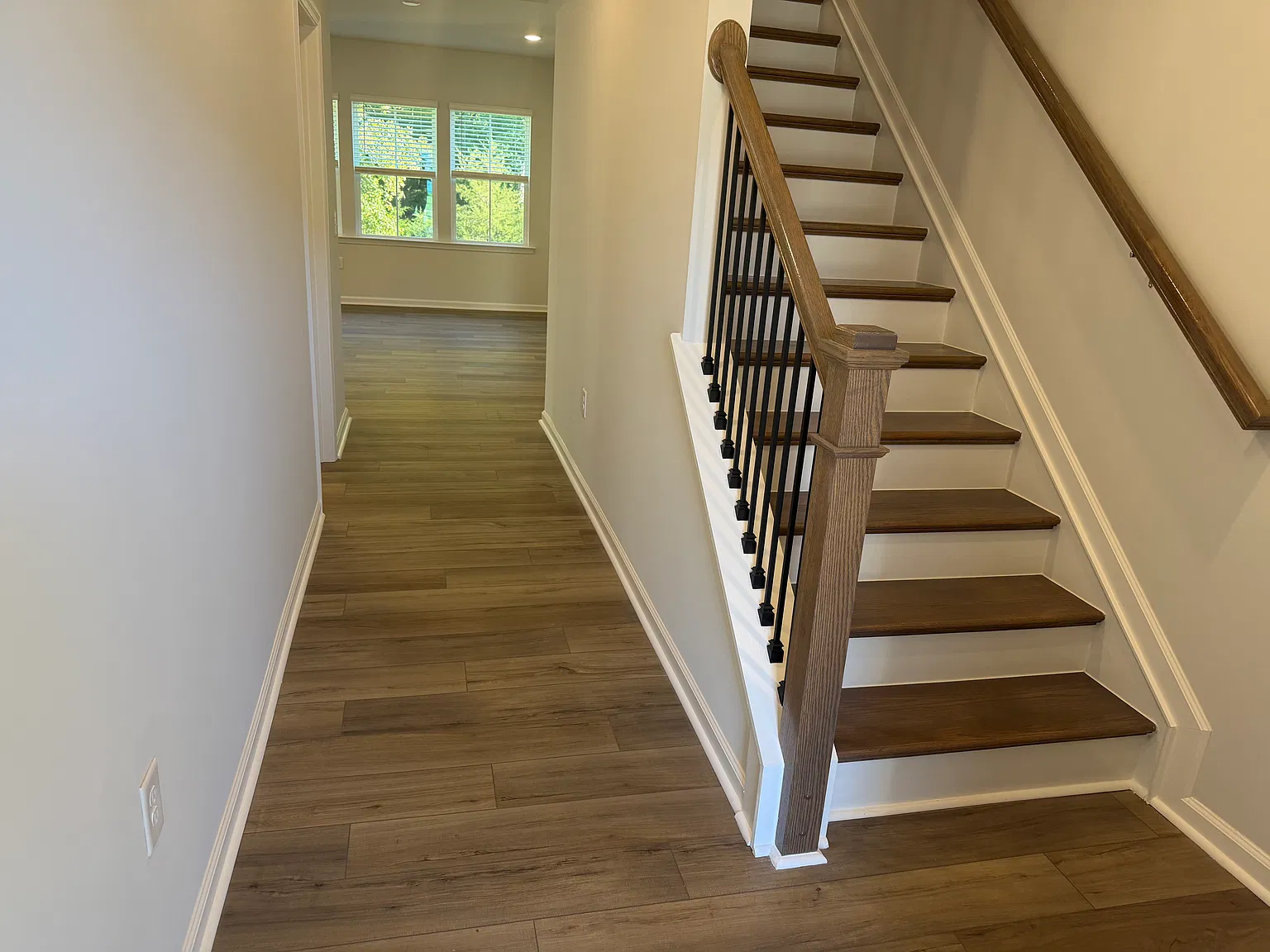 3 bed, 2.5 bath, 1888 sqft, $1,950 — Photo 4