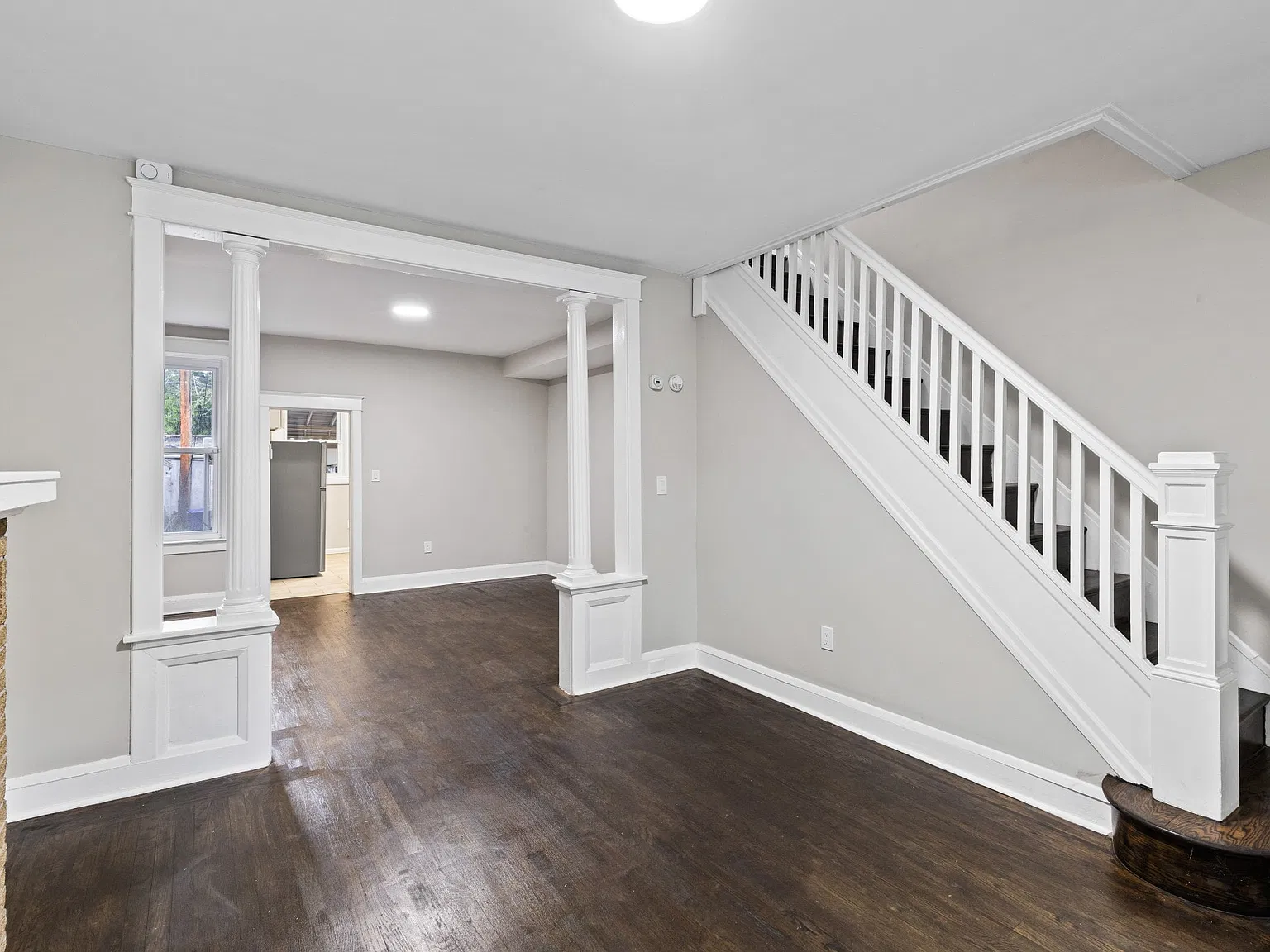 3 bed, 1120 sqft, $2,100 — Photo 3