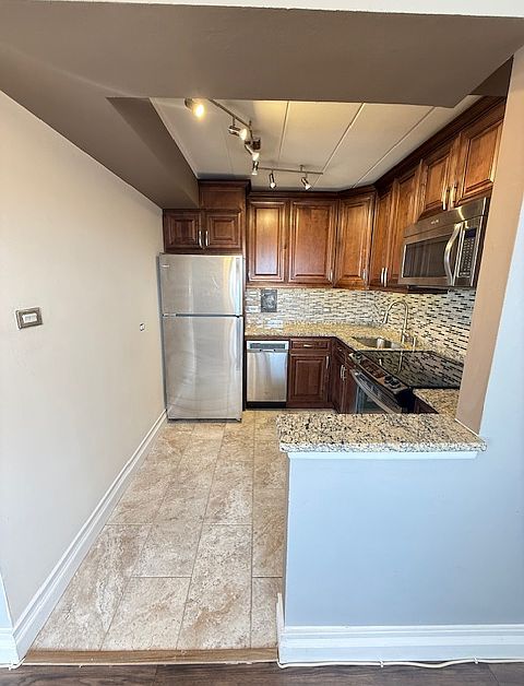 1st image of 2035 W Granville Ave APT 505