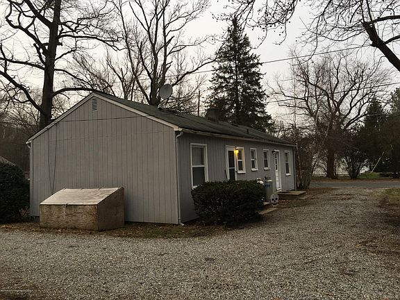 4th image of 24 Cedar St