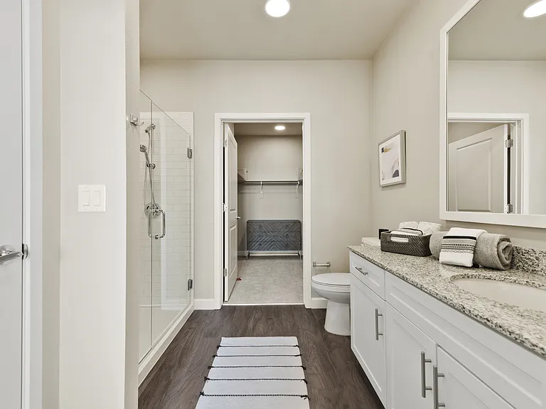 Avenida at Centerra - 55+ Active Adult Apartment Homes — Photo 9