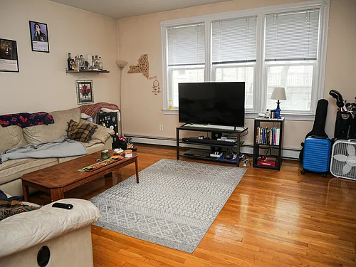 237 W 3rd St #1 Photo 1