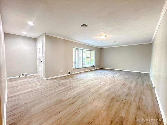 5th image of 3685 Briar Pl