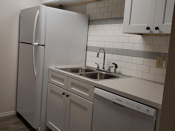 4th image of 406 SW 7th St APT D