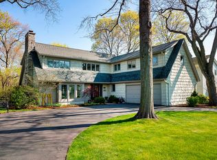 1214 Ridgewood Dr, Northbrook, IL 60062