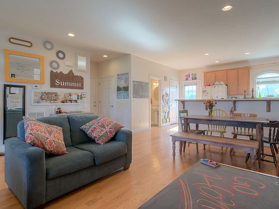 4th image of 602 Prospect St