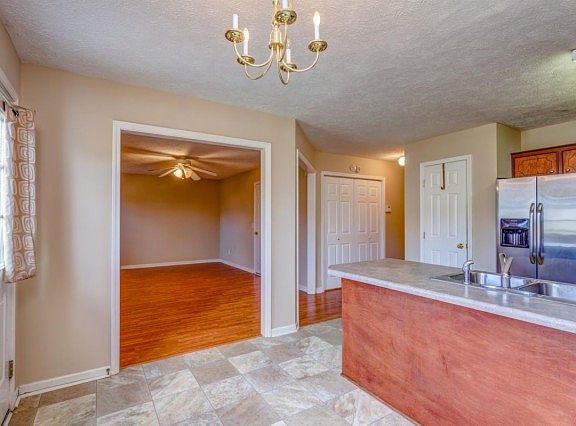 5th image of 602 Glen Valley Trl