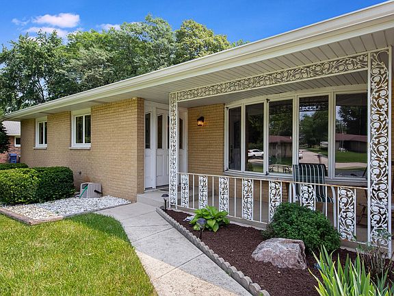 2nd image of 3314 Caroline Dr