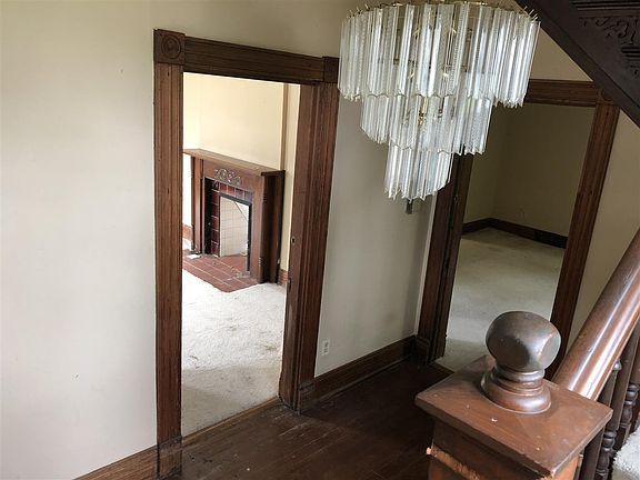 4th image of 105 E Adair St
