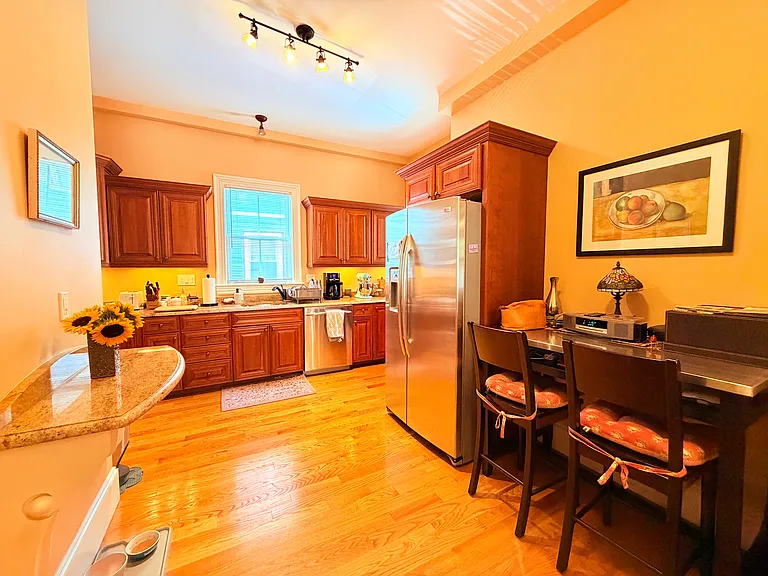 81 Walnut St #1 — Photo 6