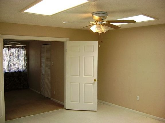 3rd image of 1501 Lou Graham Dr