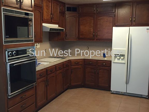 3rd image of 2617 N Mesa Dr