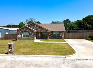 1411 Madison St, Bowie, TX 76230