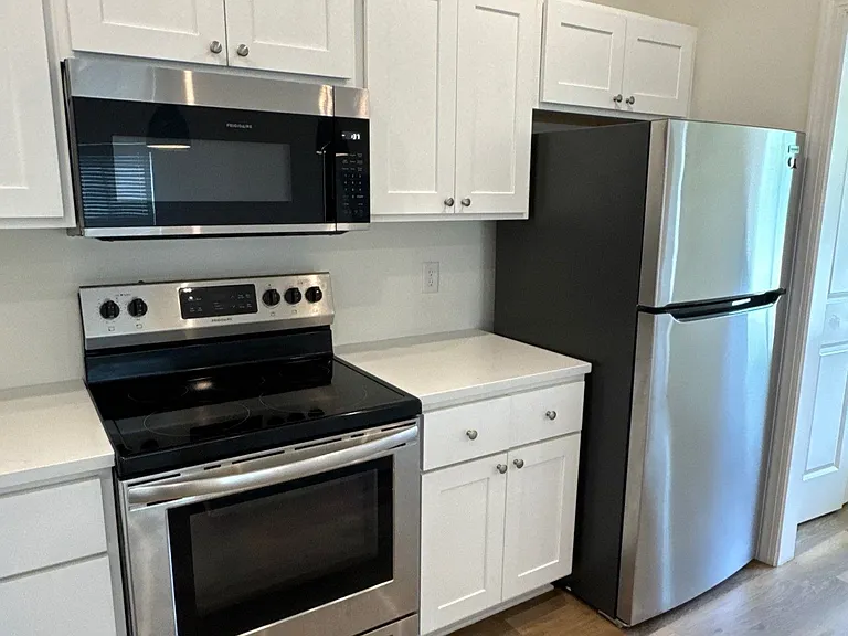 117 Otis St — Photo 2