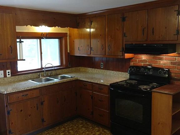 3rd image of 665 Bedford St #1