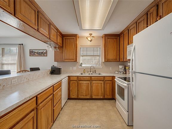 4th image of 2311 Carnation Ct