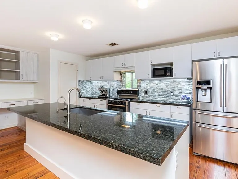 5235 Blossom St — Photo 1