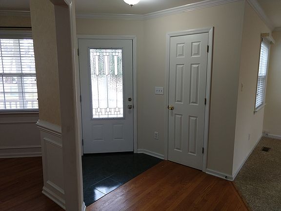 3rd image of 136 Trafalgar Ln