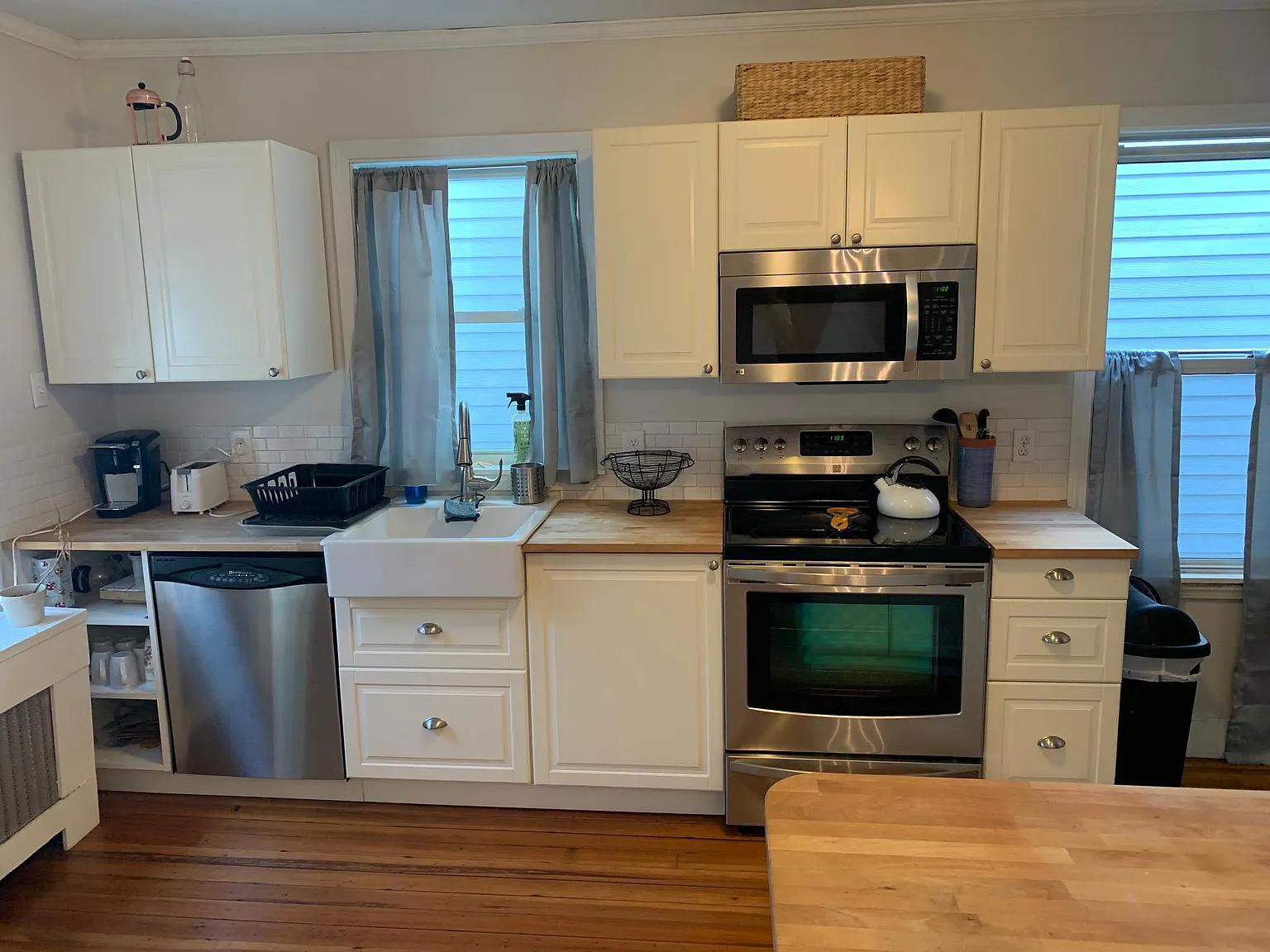 3 bed, 1.5 bath, 1128 sqft, $2,800 — Photo 2