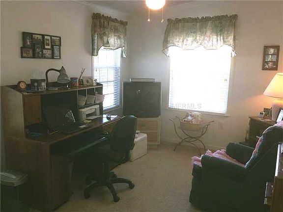 4th image of 741 Holiday Dr