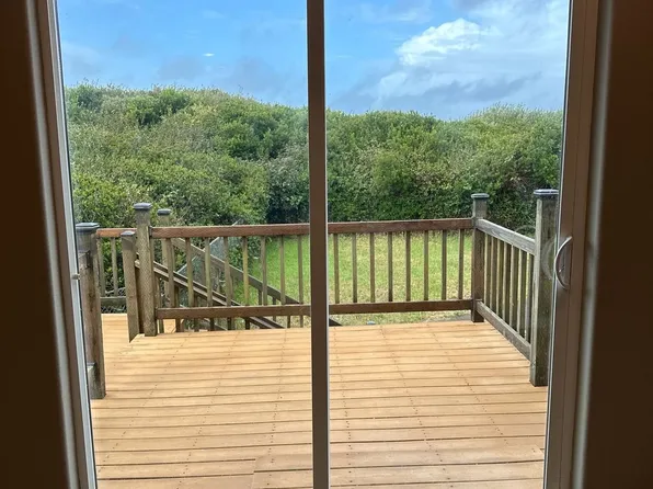371 Sand Dune Ave NW, Ocean Shores, WA 98569