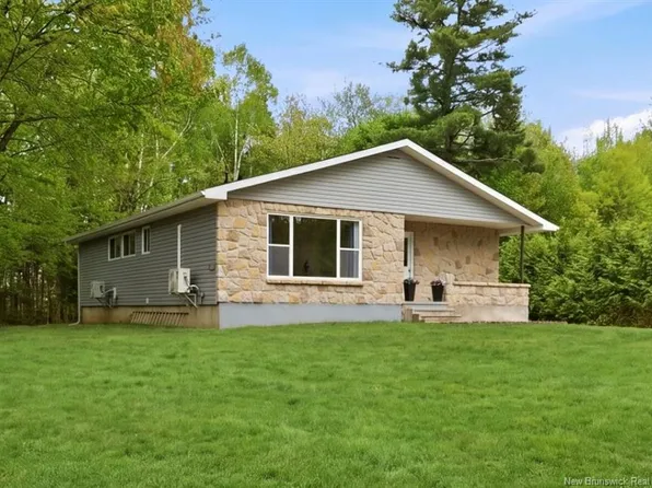 23 Nevers Rd, Lincoln, NB E3B 8R7